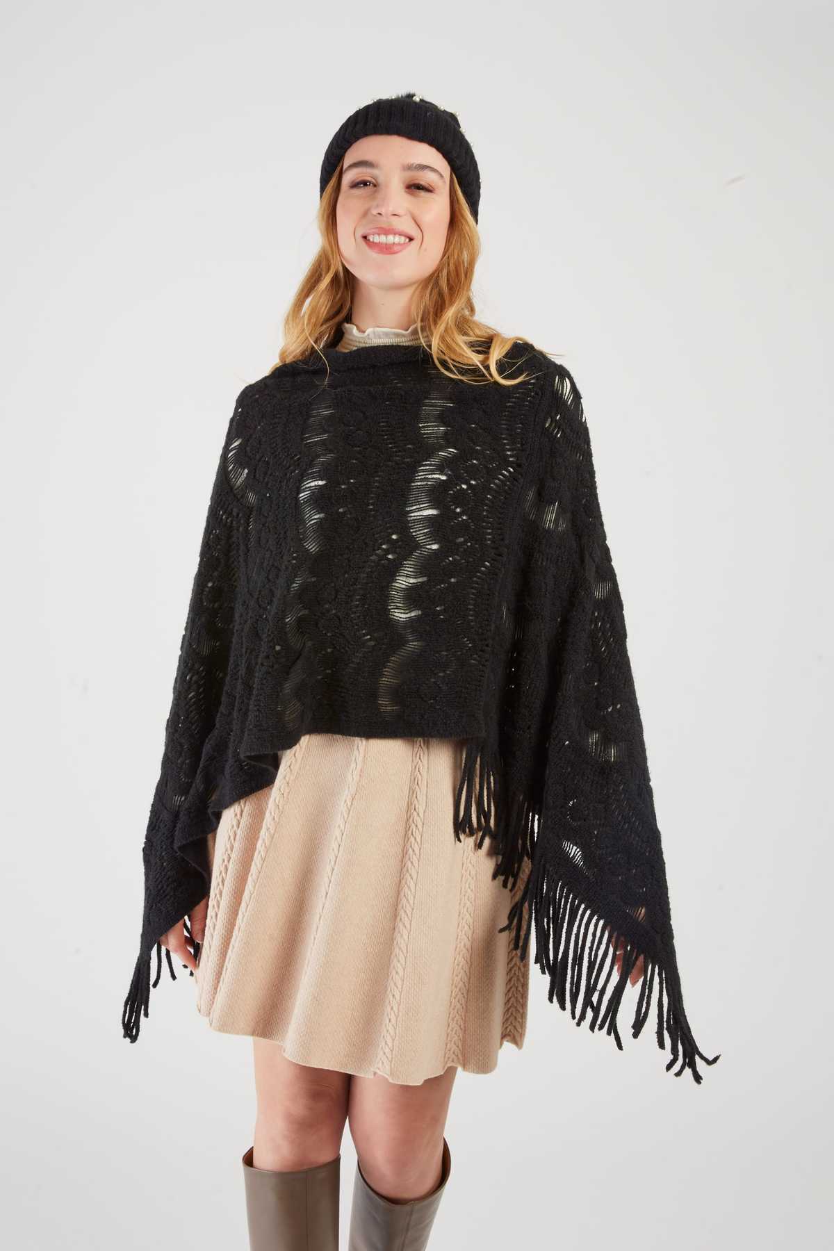 Alba Poncho, Black
