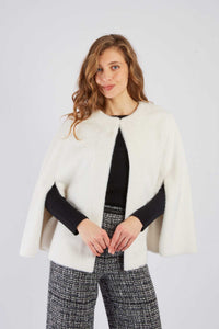 Regine Cape, Ecru