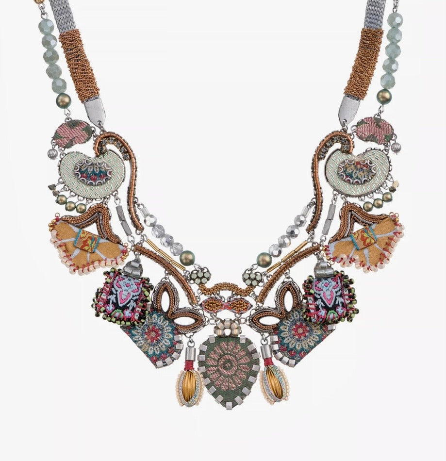 Champagne Kiss, Fara Necklace