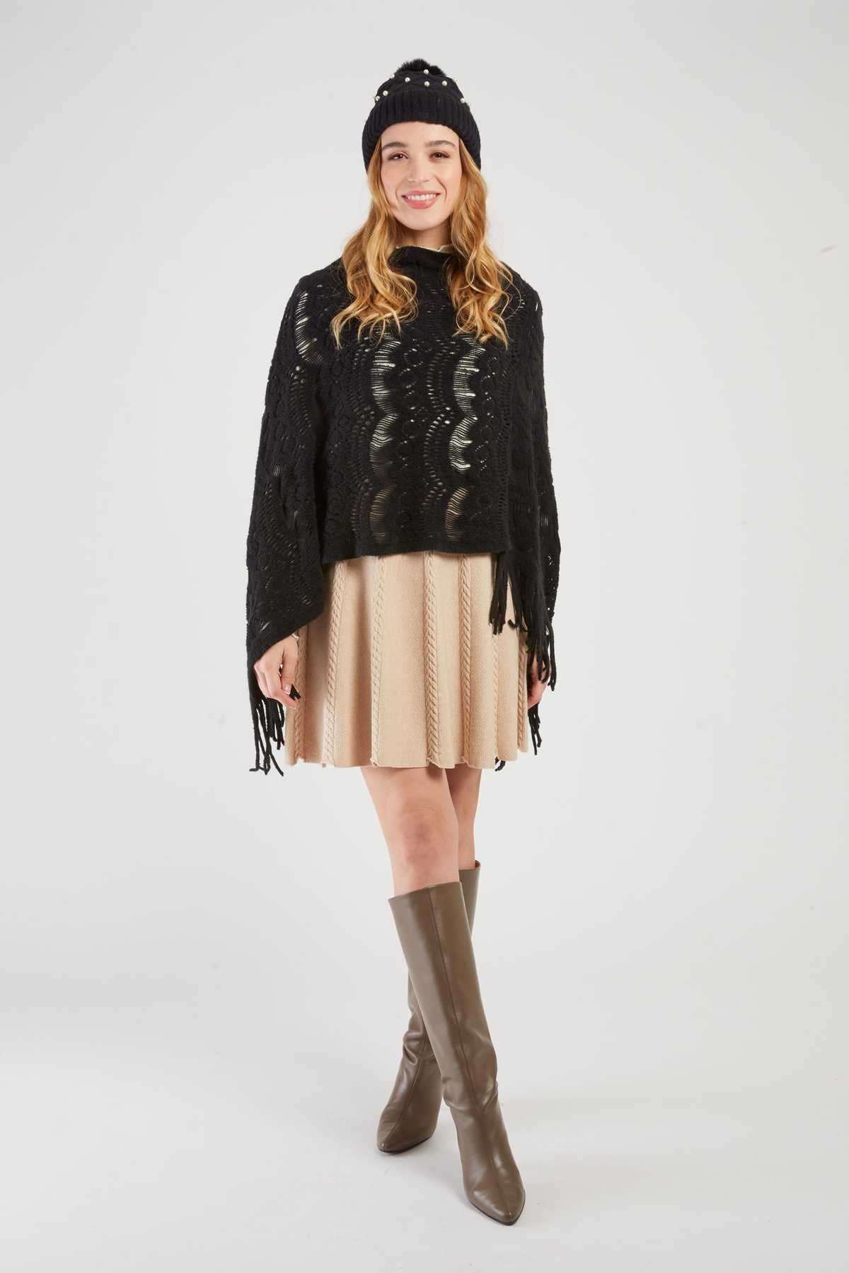 Alba Poncho, Black
