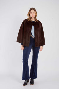 Regine Cape, Brown
