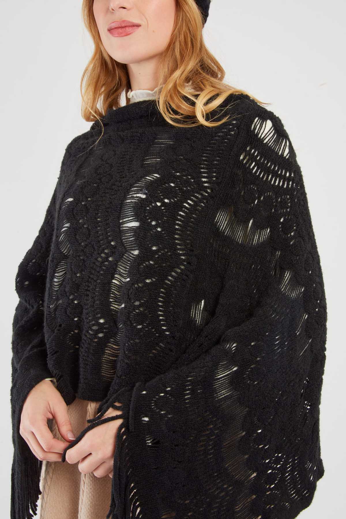 Alba Poncho, Black