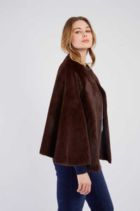 Regine Cape, Brown