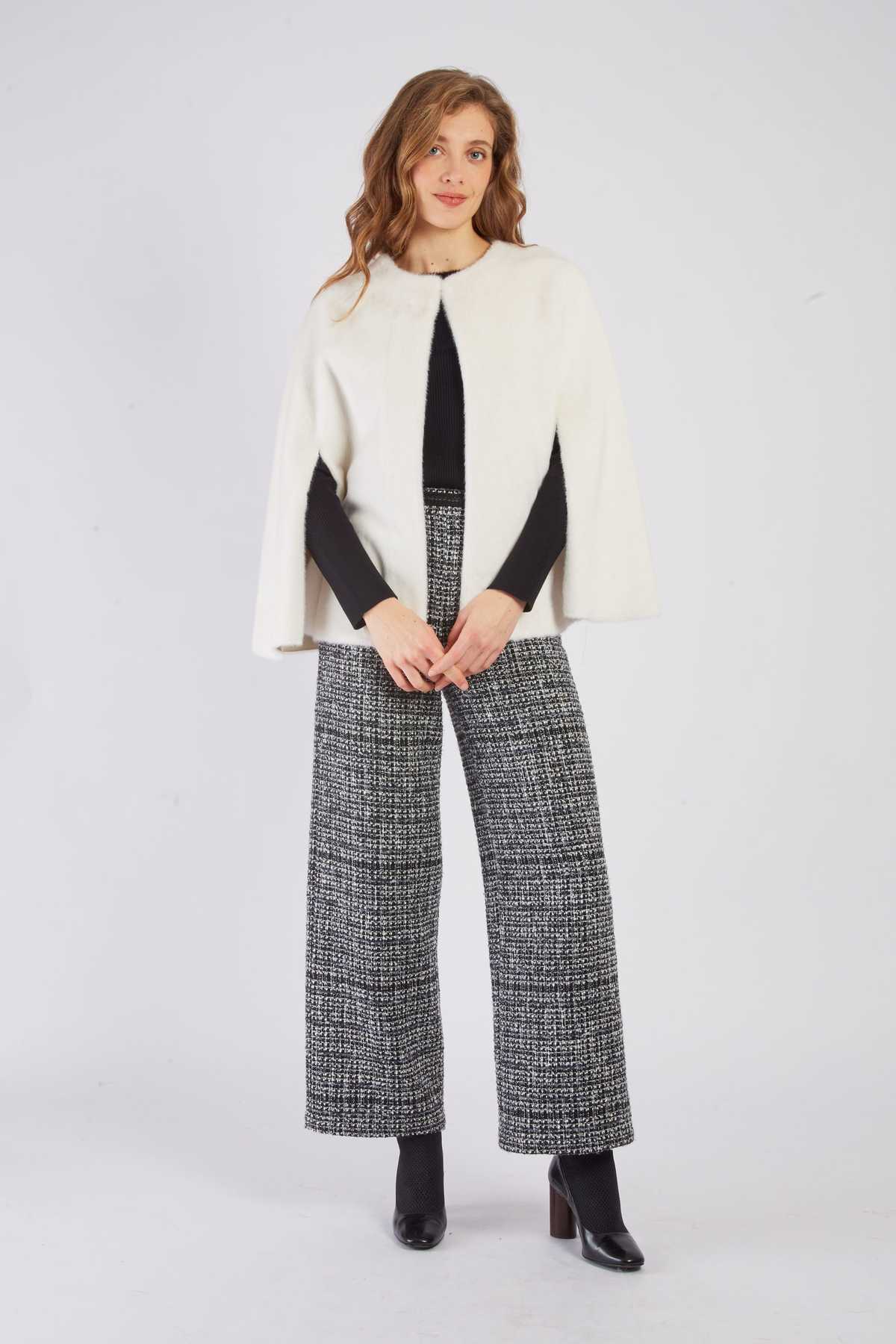 Regine Cape, Ecru